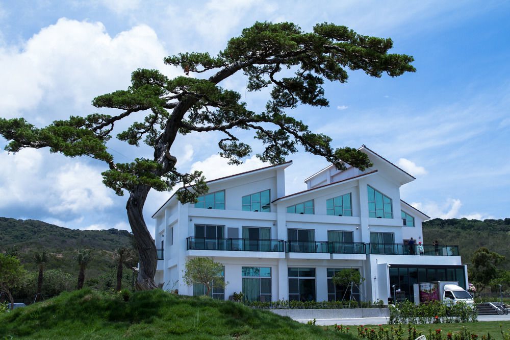 墾丁椰林 海灘文旅 Hotel Cape Eluanbi Bagian luar foto