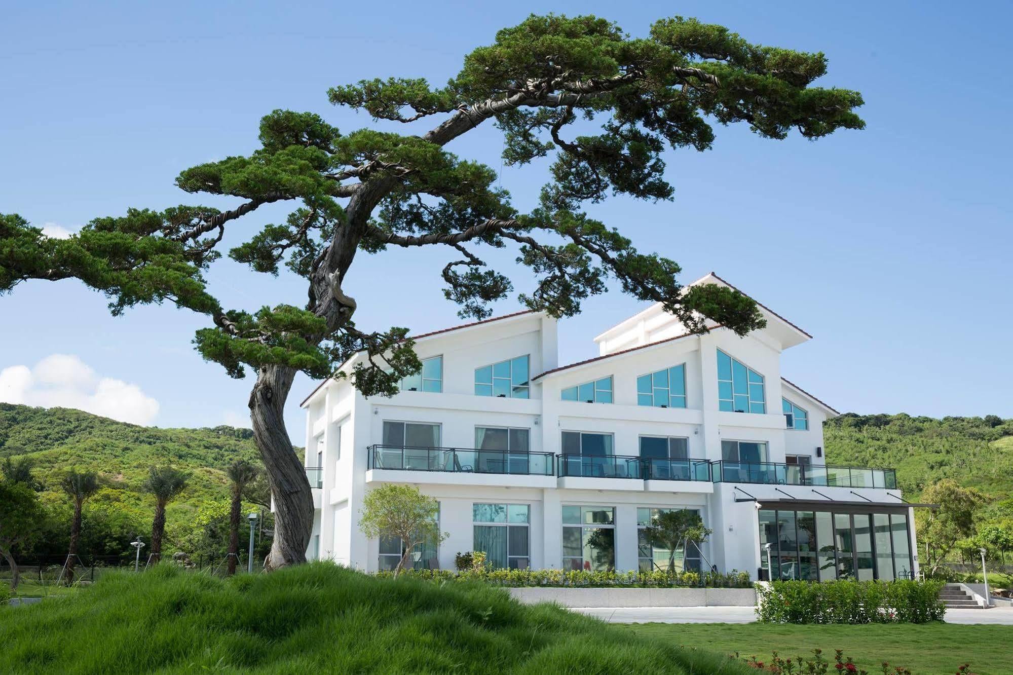 墾丁椰林 海灘文旅 Hotel Cape Eluanbi Bagian luar foto